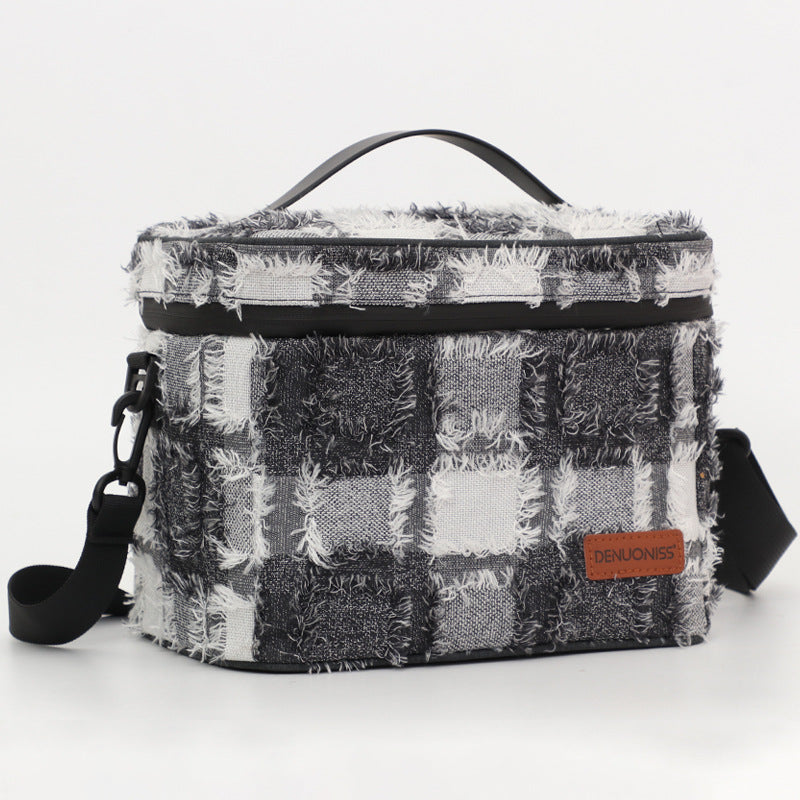 Creative portable hand-held insulated bag