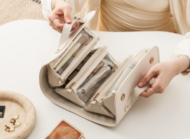 Folding makeup bag with large capacity