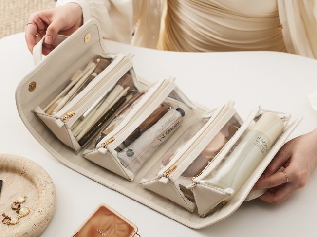 Folding makeup bag with large capacity