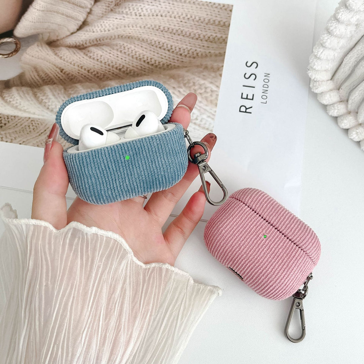 Corduroy Apple wireless earphone case (AirPods Pro 2)